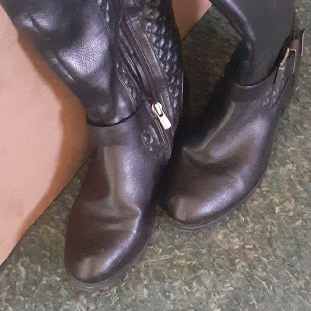 Boots - Picture 4 of 4